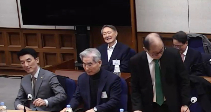 윤석열 전 대통령이 19일 서초구 서울중앙지방법원에서 열린 12·3 비상계엄 관련 내란 우두머리 혐의 1심 선고공판에 출석해 있다. 서울중앙지법 제공