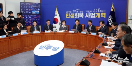 더불어민주당 정청래 대표가 20일 서울 여의도 국회에서 열린 최고위원회의에서 발언을 하고 있다.