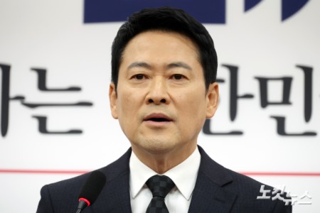 국민의힘 장동혁 대표가 20일 서울 여의도 국회에서 윤석열 전 대통령 1심 선고 결과와 관련 입장을 발표하고 있다.