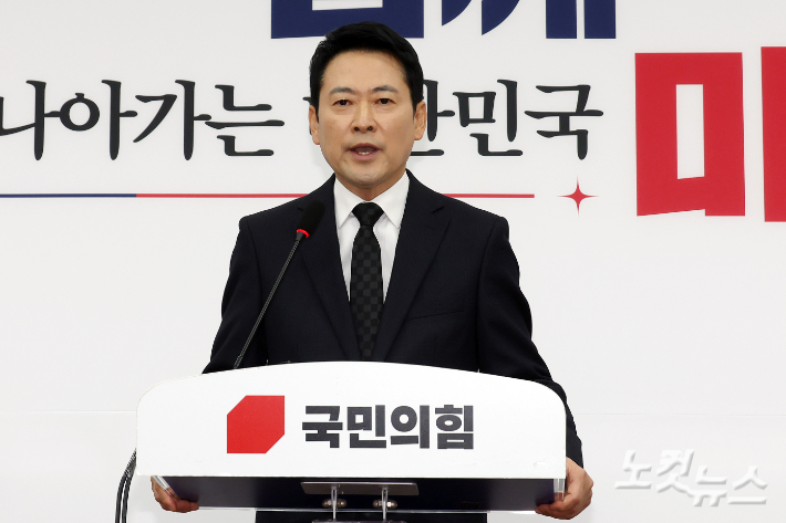 국민의힘 장동혁 대표가 20일 서울 여의도 국회에서 윤석열 전 대통령 1심 선고 결과와 관련 입장을 발표하고 있다. 윤창원 기자