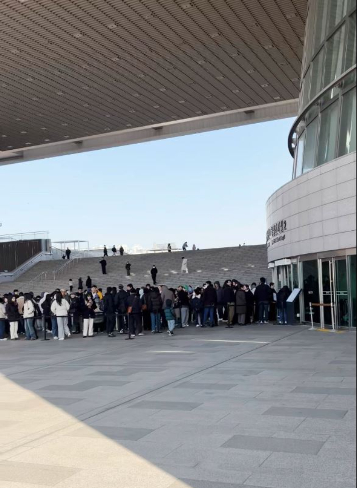 설 연휴 상설전시실 입장을 위해 대기 중인 관람객. 국립중앙박물관 제공