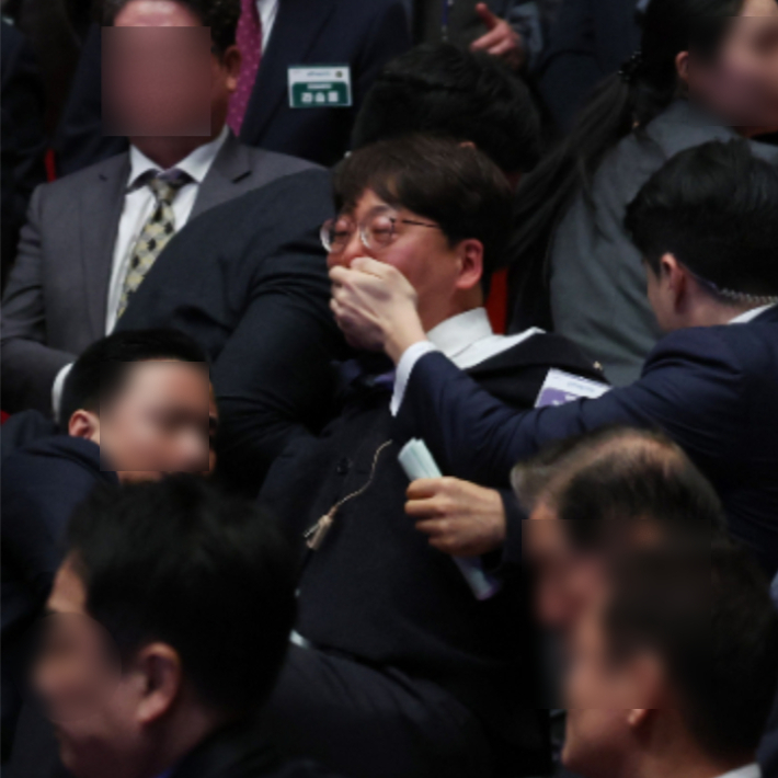 윤석열 경호처 '입틀막' 강성희, 전주시장 예비후보 등록