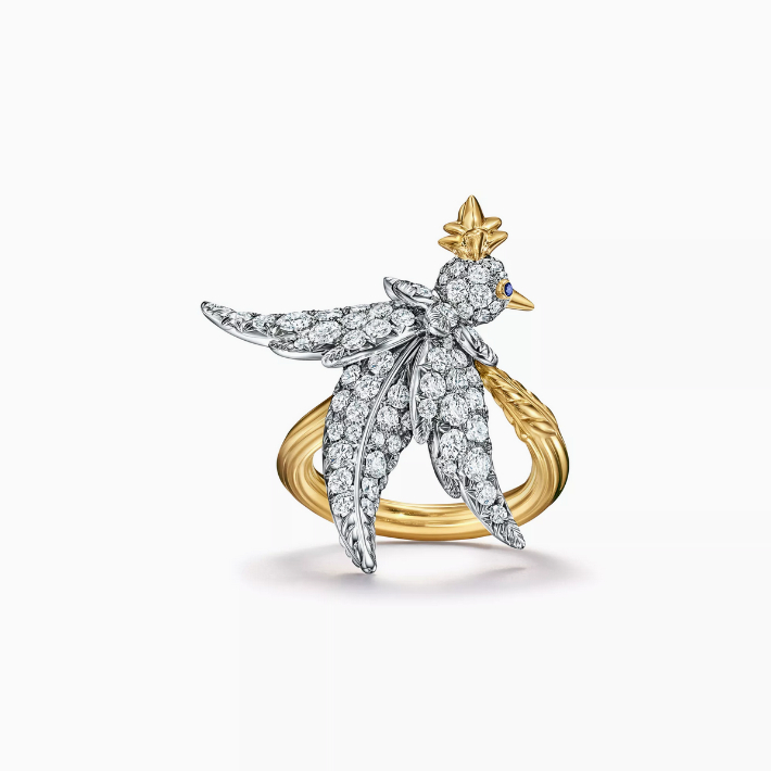 쟌 슐럼버제가 1965년에 최초로 선보여 티파니의 상징이 된 버드 온 어 락 브로치는 최고 예술 경영자 나탈리 베르데유 손에서 특별한 작품의 세계로 진화했다. 티파니 제공