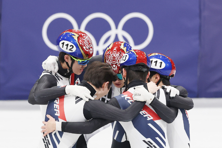 "4년 뒤엔 반드시" 남자 쇼트트랙, 계주 은메달에 '재도전' 다짐
