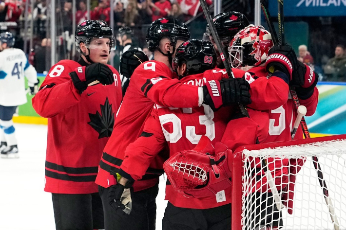 준결승전에서 핀란드 제압하고 기뻐하는 캐나다 선수들. 연합뉴스