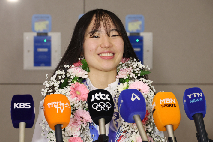 유승은, 미소와 함께 인터뷰. 연합뉴스