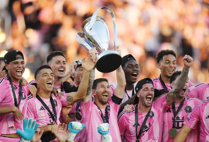 지난해 인터 마이애미의 우승을 이끈 메시(가운데). 연합뉴스 