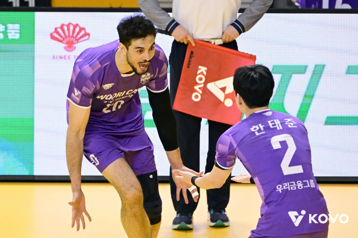 우리카드 주포 아라우조. 한국배구연맹 