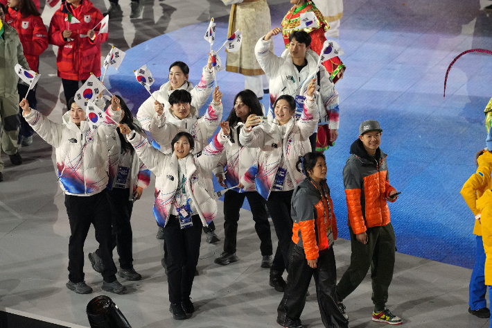 폐회식에 입장하는 한국 선수단. 연합뉴스