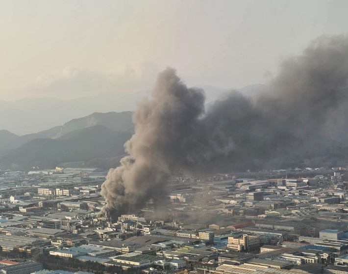 22일 부산 강서구 공장 화재 현장. 부산소방재난본부 제공