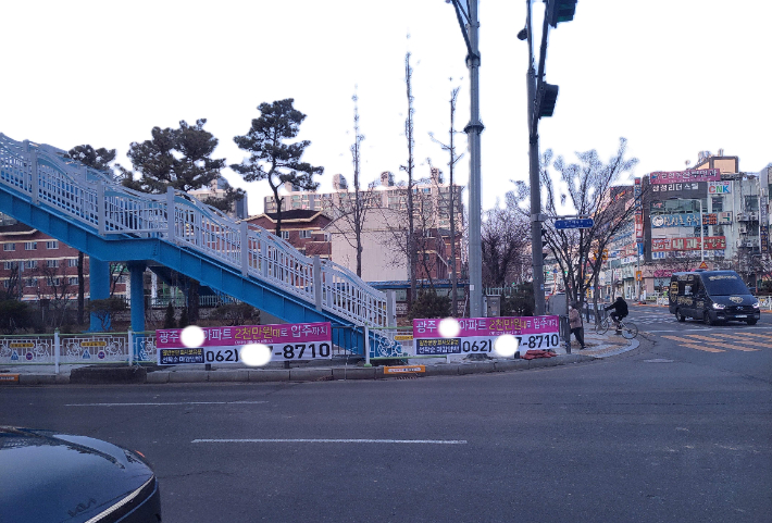 광주광역시는 2월26일부터 3월13일까지 2주간 '초등학교 주변 불법광고물 합동정비'를 실시한다고 밝혔다. 광주시 제공