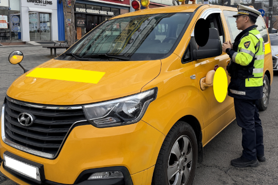 경기남부경찰청이 지난 2월 9일부터 20일까지 12일간 관내 신고된 어린이 통학버스 집중점검 및 현장단속을 실시하는 현장. 경기남부경찰청 제공