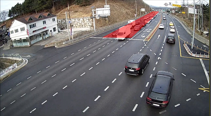 강릉아산병원사거리 실시간 신호운영 적용 전 차량 대기열. 강릉시 제공