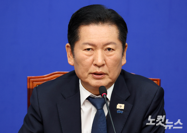 더불어민주당 정청래 대표가 서울 여의도 국회에서 열린 최고위원회의에서 발언을 하고 있다. 윤창원 기자