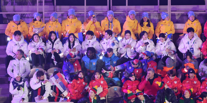 폐회식 관람하는 한국 선수단. 연합뉴스
