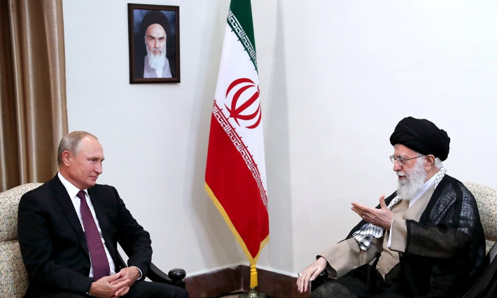 블라디미르 푸틴 러시아 대통령(왼쪽)과 아야톨라 알리 하메네이 이란 최고지도자. 연합뉴스