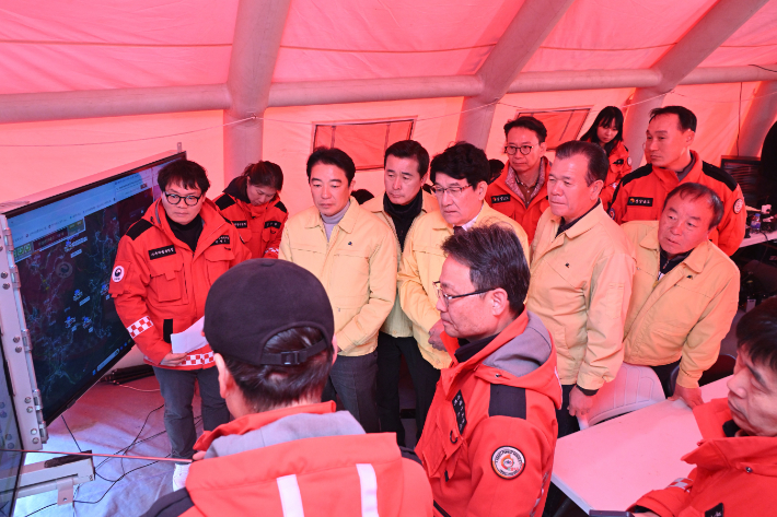 경남도의회 산불 현장 위문품 전달. 경남도의회 제공 