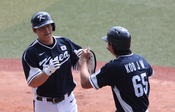 홈런 날린 노시환. 연합뉴스