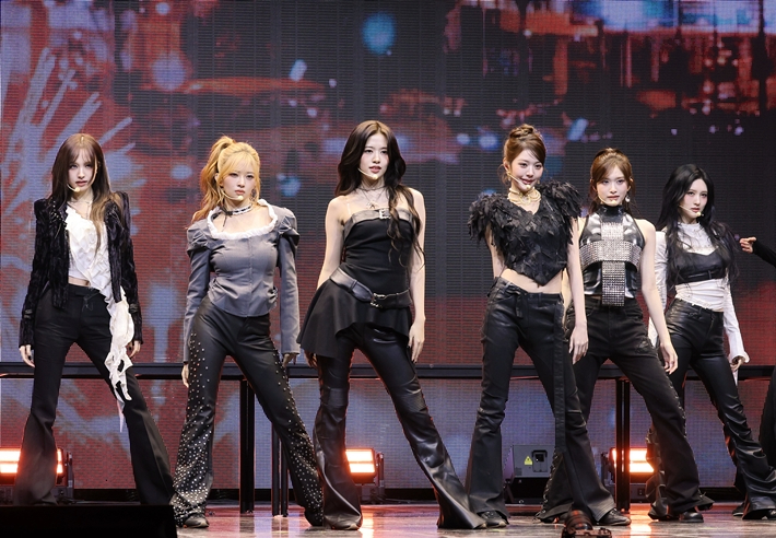 아이브의 정규 2집 '리바이브 플러스'는 오늘(23일) 저녁 6시 발매된다. 연합뉴스