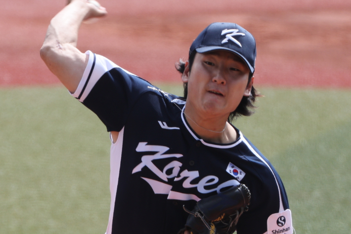 역투하는 곽빈. 연합뉴스