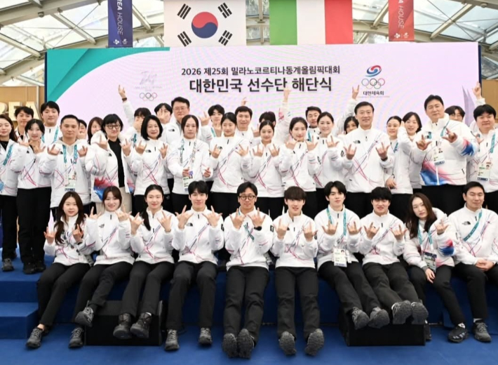 2026 밀라노·코르티나 동계올림픽에 출전한 대한민국 선수단의 해단식 단체사진. 유승민 대한체육회장 SNS 사진 캡처