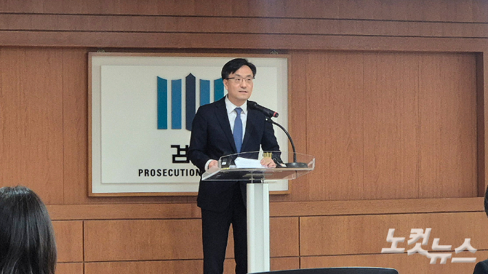 김종우 광주지방검찰청 검사장이 23일 오후 광주지검 중회의실에서 기자간담회를 열고 검찰의 직접 보완수사 필요성을 강조하고 있다. 한아름 기자 