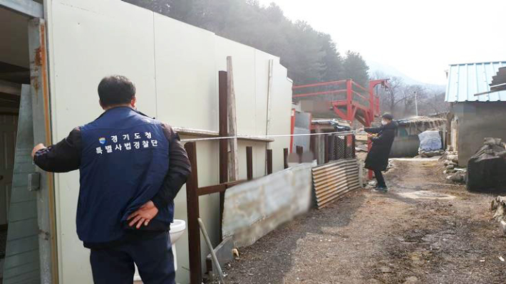 하천구역 불법 시설물 단속 모습. 연합뉴스