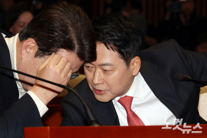 국민의힘 장동혁 대표(오른쪽). 윤창원 기자