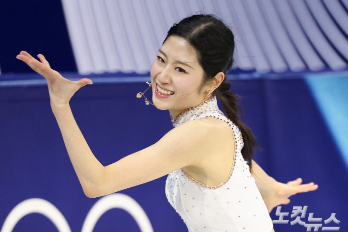 21일(현지 시간) 이탈리아 밀라노 아이스스케이팅 아레나에서 열린 2026 밀라노ㆍ코르티나담페초 동계올림픽 피겨스케이팅 갈라쇼에서 이해인이 연기를 펼치는 모습. 연합뉴스 