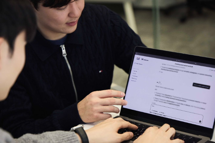 SKT, 세계 무대서 국가대표 AI 모델 신뢰성 검증한다. SK텔레콤 제공