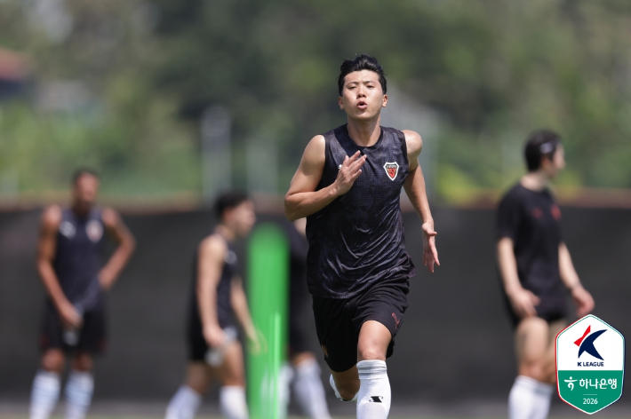 구슬땀 흘리는 전민광. 한국프로축구연맹