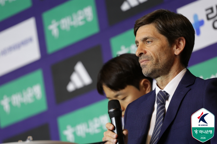 미디어데이 참석한 코스타 감독. 한국프로축구연맹