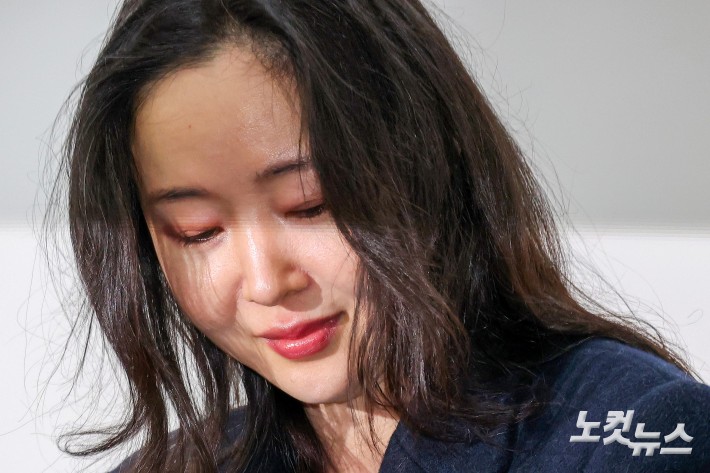 자신의 입장만 밝힌 뒤 자리 뜨는 민희진