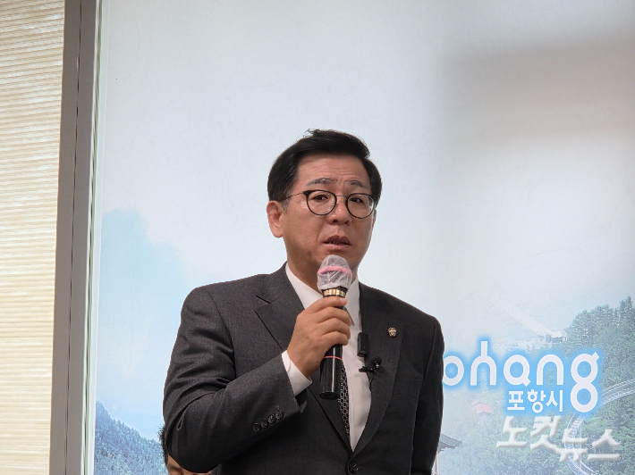 기자간담회를 하고 있는 이상휘 국회의원. 김대기 기자