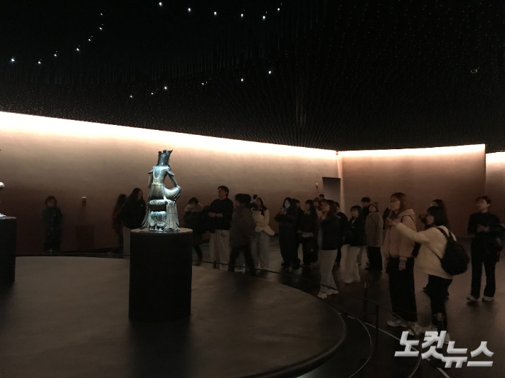 상설전 '사유의 방'을 찾은 관람객들. 권유빈 인턴기자