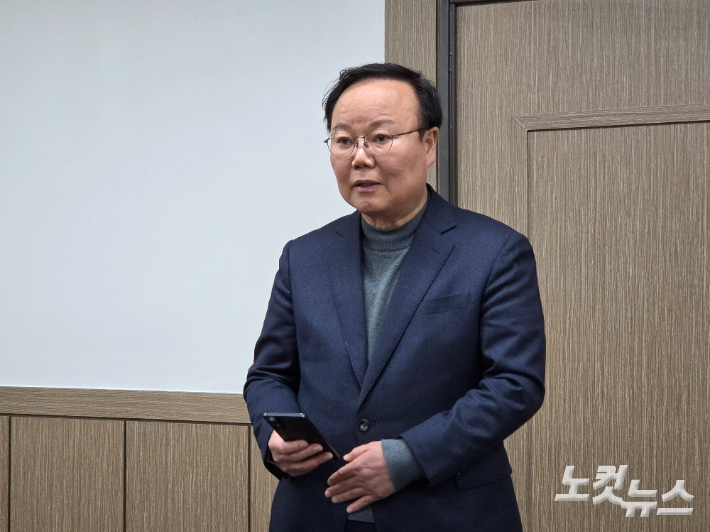 김재원 경북도지사 예비후보가 25일 국민의힘 경북도당에서 대구경북 행정통합 관련 기자회견을 열었다. 권소영 기자 