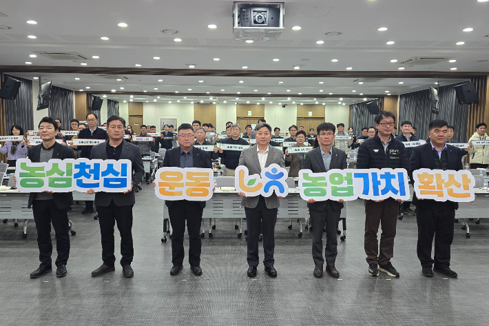 농협중앙회 강원본부는 25일 NH농협생명 설악수련원에서 '2026년 경제사업 활성화 추진 결의대회'를 개최했다. 강원농협 제공