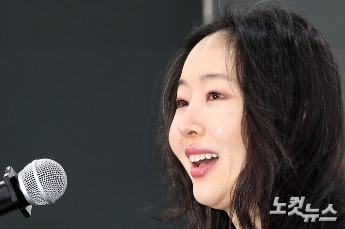 민희진 오케이레코즈가 활짝 웃고 있다. 박종민 기자