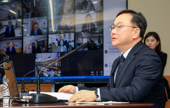 박영재 법원행정처장이 25일 서울 서초구 대법원에서 열린 전국법원장회의에서 발언하고 있다. 연합뉴스