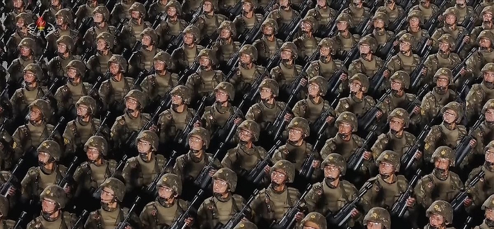 지난 10일 평양 김일성광장에서 열린 북한 조선노동당 창건 80주년 경축 열병식에서 강원도 회령군에 위치한 제1군단이 진군하고 있다. 연합뉴스