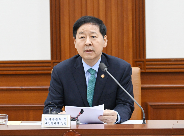 구윤철 부총리 겸 재정경제부 장관이 26일 서울 종로구 정부서울청사에서 열린 '민생물가 특별관리 관계장관TF'에서 모두발언을 하고 있다. 재정경제부 제공