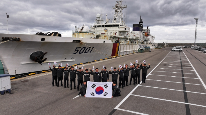 3·1절 태극기퍼포먼스. 동해해경청 제공