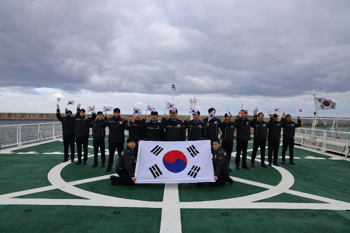 3·1절 태극기 퍼포먼스. 동해해경청 제공