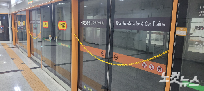 인천 2호선의 경우 향후 4개 차량으로 확대할 것에 대비해 승강장이 넓게 조성돼 있다. 박창주 기자