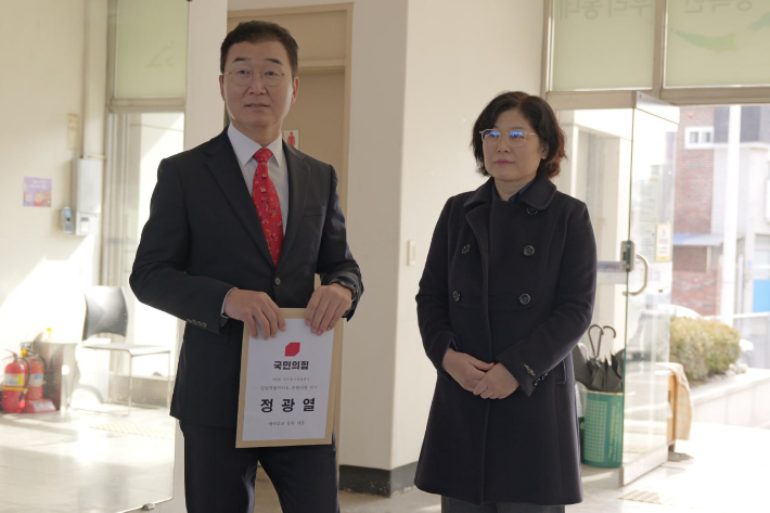 국민의힘 소속 정광열 전 강원도 경제부지사가 26일 춘천시장 예비후보에 등록했다.  정광열 전 강원도 경제부지사 제공