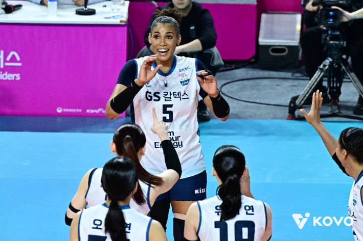 활짝 웃는 실바. 한국배구연맹