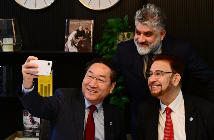 영국 맨체스터를 방문한 유정복 인천시장. 페이스북 캡처