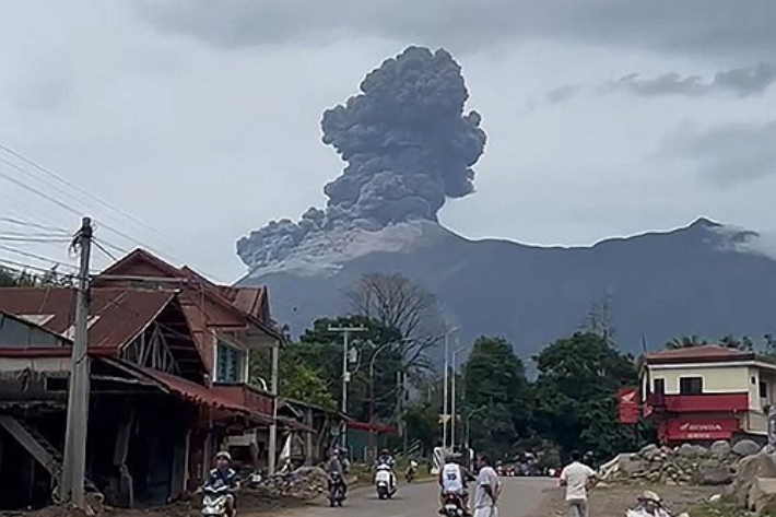 분화한 필리핀 칸라온 화산. 연합뉴스