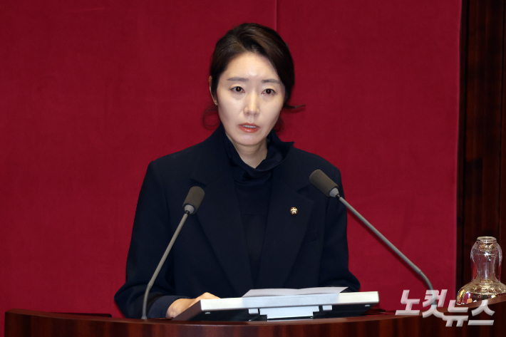 강선우 무소속 의원이 24일 서울 여의도 국회에서 열린 제432회국회(임시회) 제8차 본회의에 상정된 자신의 체포동의안에 대한 신상 발언을 하고 있다. 윤창원 기자