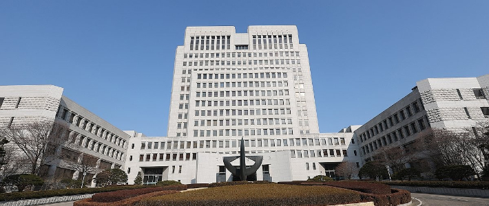 법원 재판에 대해 헌법소원을 제기할 수 있도록 한 '재판소원법'이 11일 국회 법제사법위원회 법안심사1소위원회를 통과했다. 사진은 12일 서울 서초구 대법원 청사의 모습. 연합뉴스